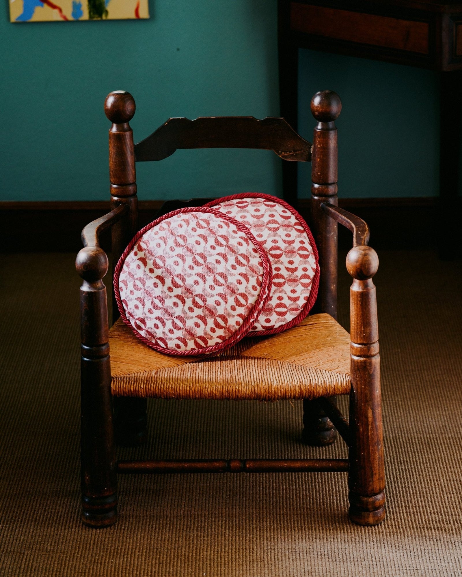 Round Pillow with Piping Cord
