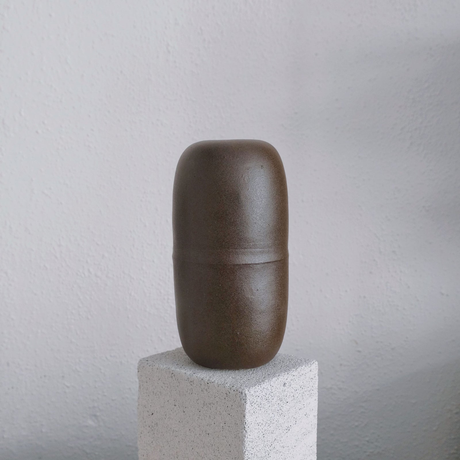 Eliana - Unique Ceramic Vase - Magdalena Clay