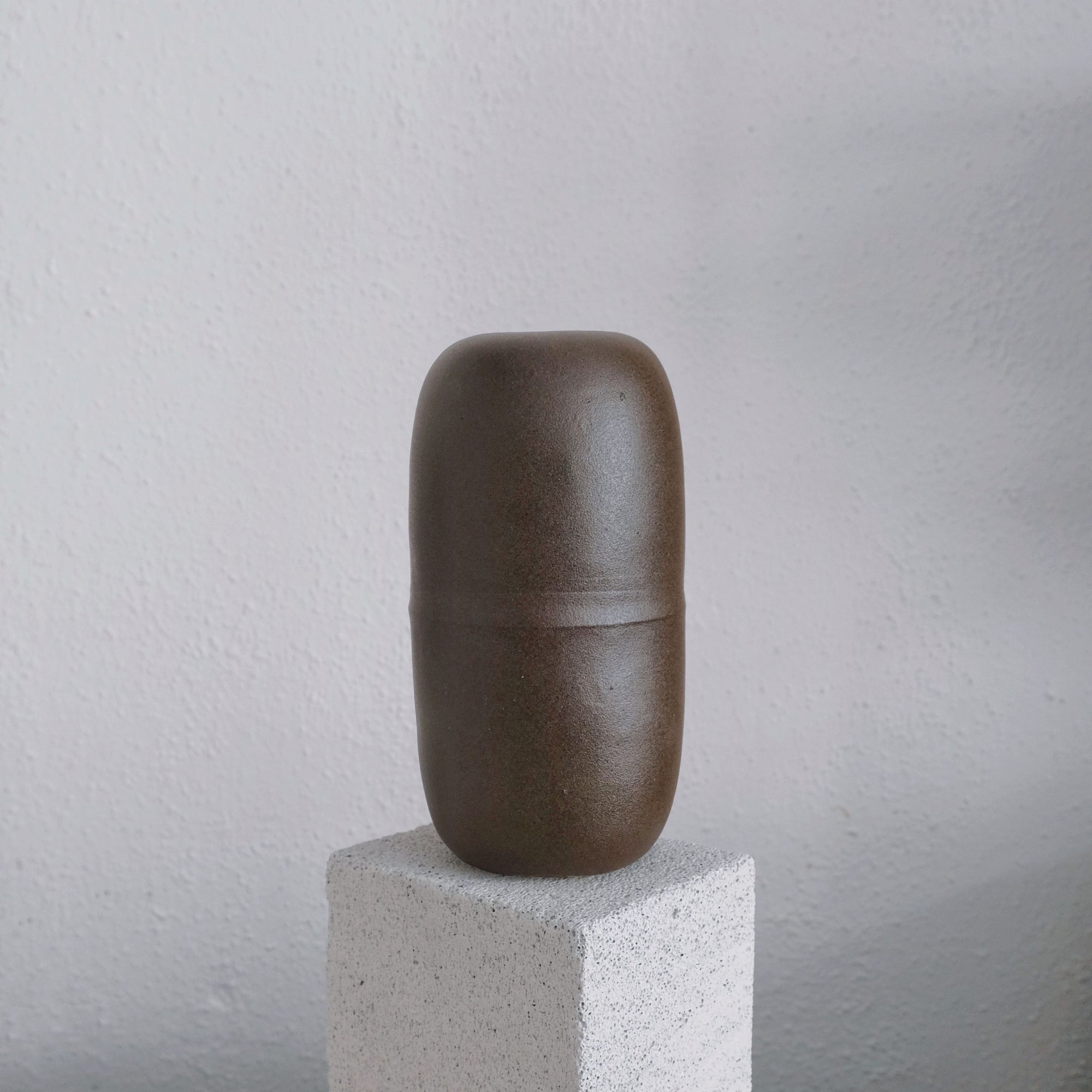 Eliana - Unique Ceramic Vase - Magdalena Clay