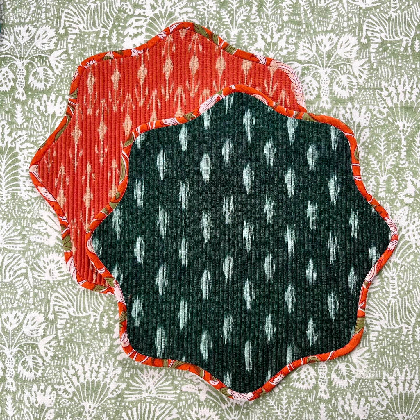 Quilted Scallop Placemat - Red & Green Ikat