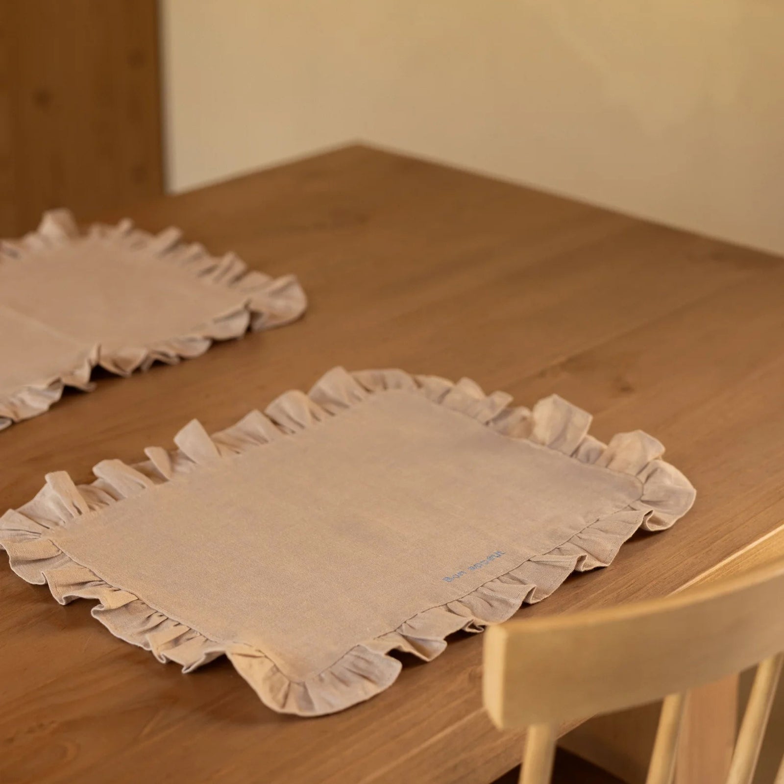 Beige Ruffled Linen Placemats with Embroidery – Set of 2