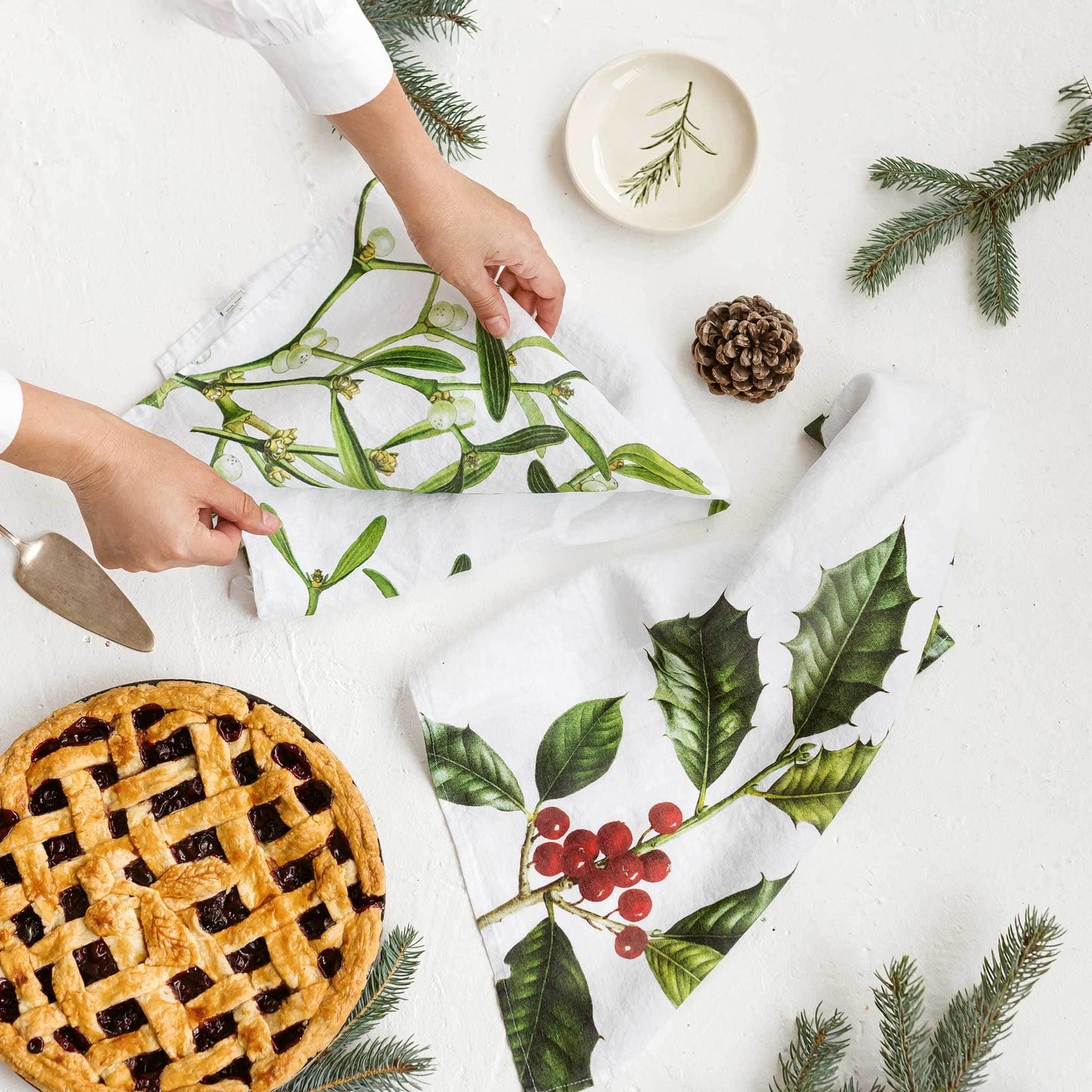 Linen Kitchen Towels HOLLY & MISTLETOE Set of 2 White