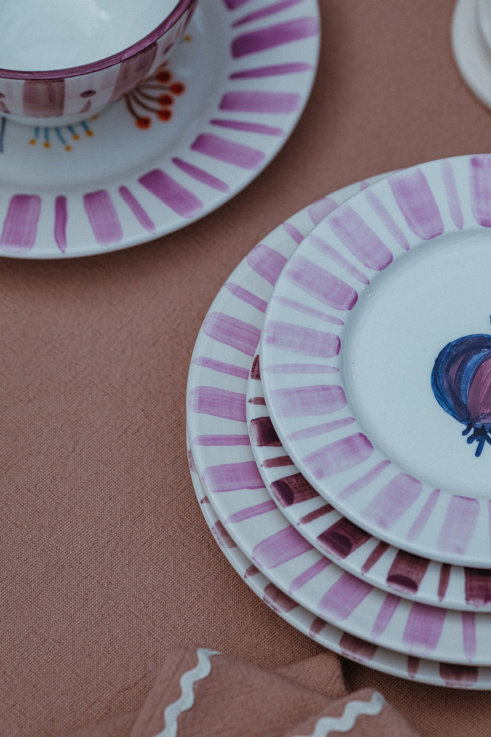 Lilac Serving Plate – The Portuguese Chitas