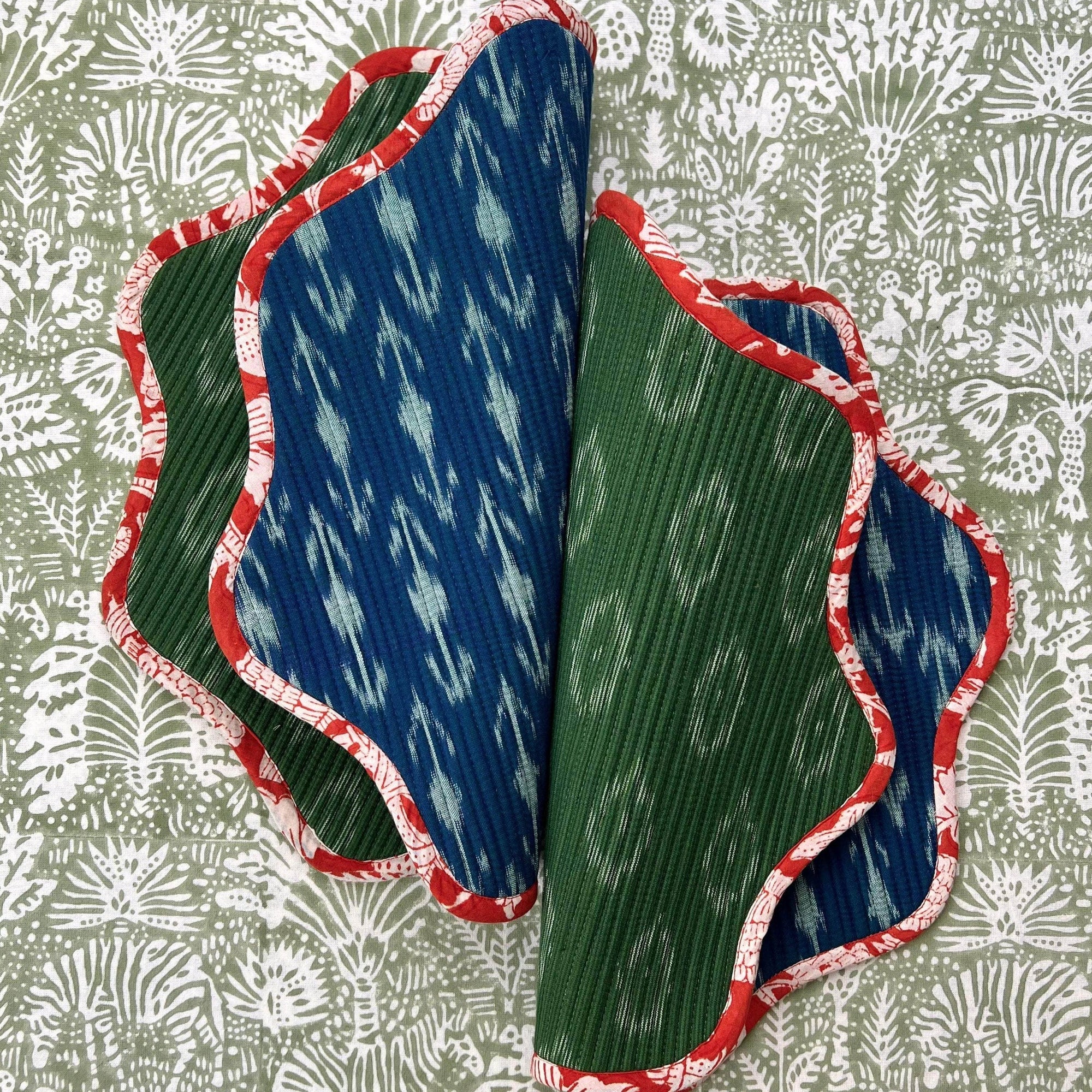 Ikat Scallop Placemat - Blue & Green