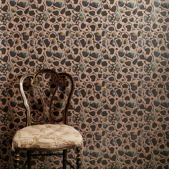 Giraffe Blush Wallpaper