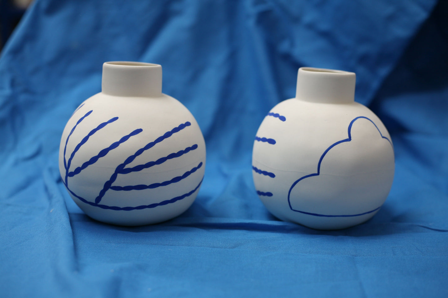 Round Porcelain Vase in Cloud and Coral