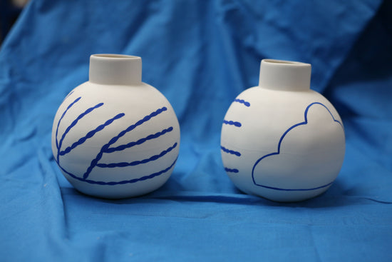 Round Porcelain Vase in Cloud and Coral