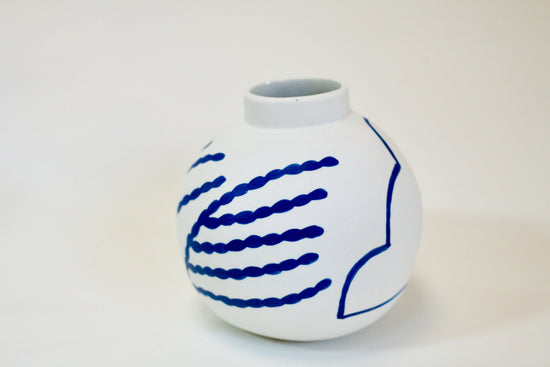 Round Porcelain Vase in Cloud and Coral