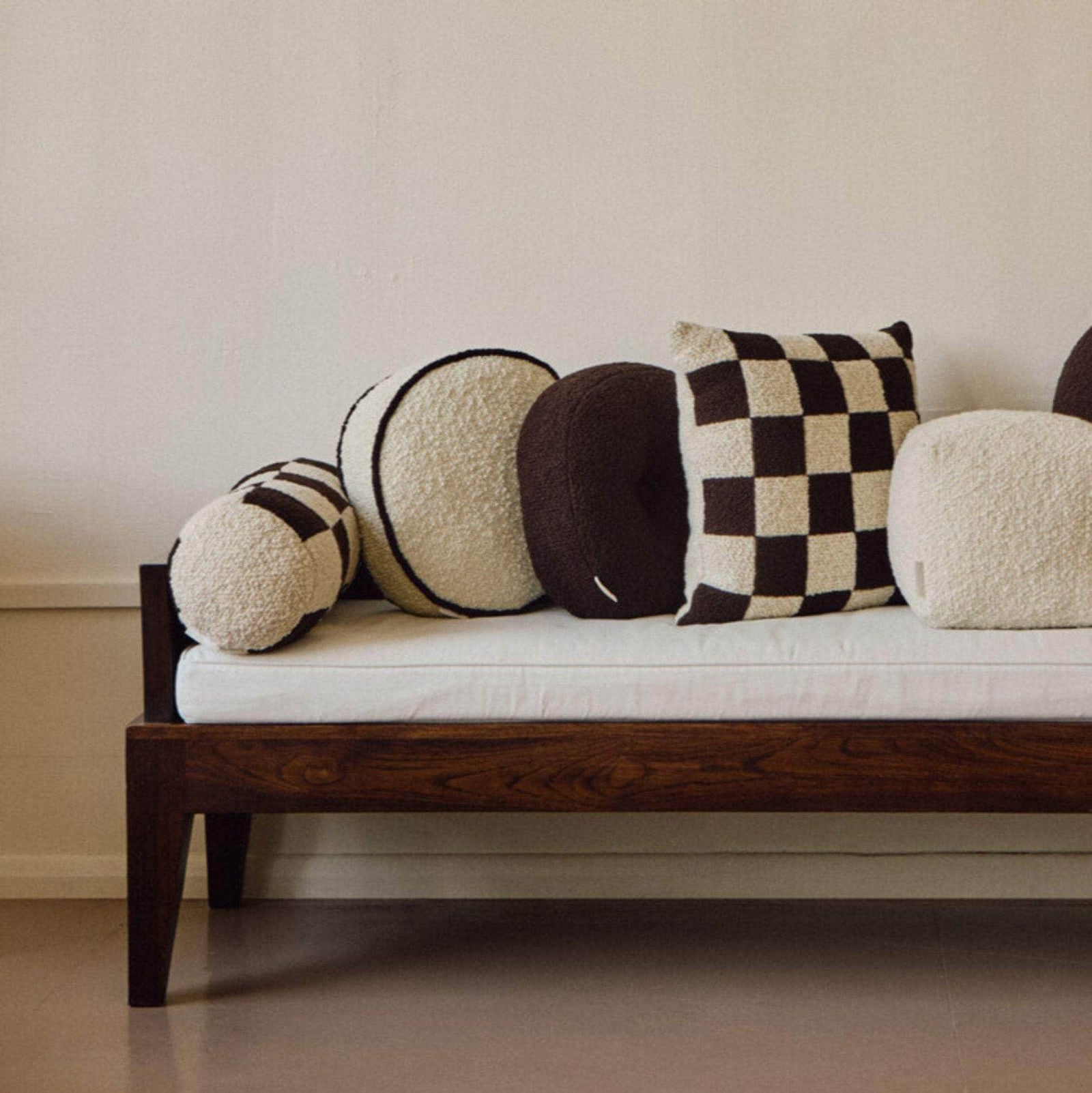 Le Carré - Wool Bouclé Checkered Cushion Chocolate/Eggshell