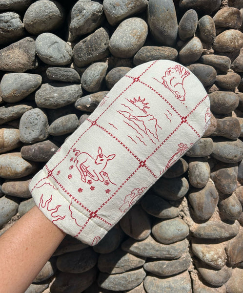 Redwork Oven Mitt in Red