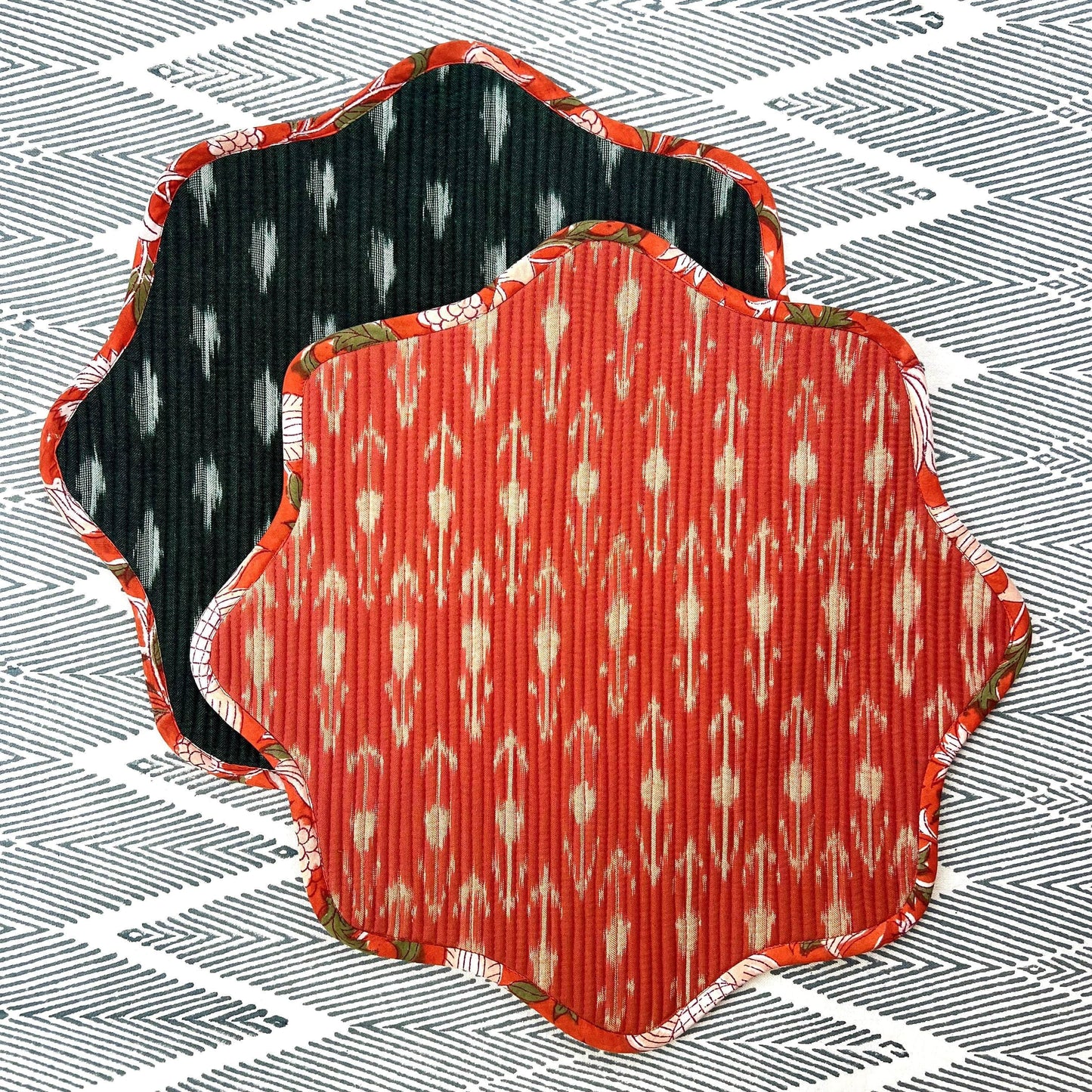 Quilted Scallop Placemat - Red & Green Ikat