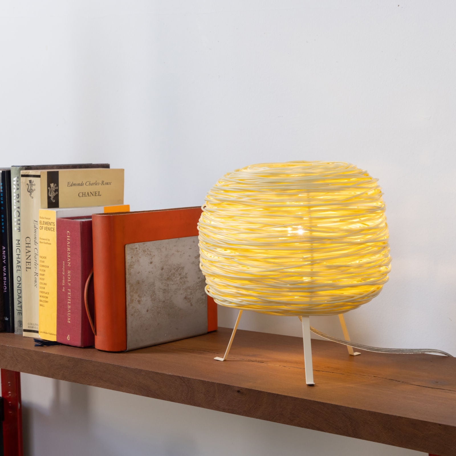 Shelter Table by Ango – Hand-woven table light in recycled plastic.