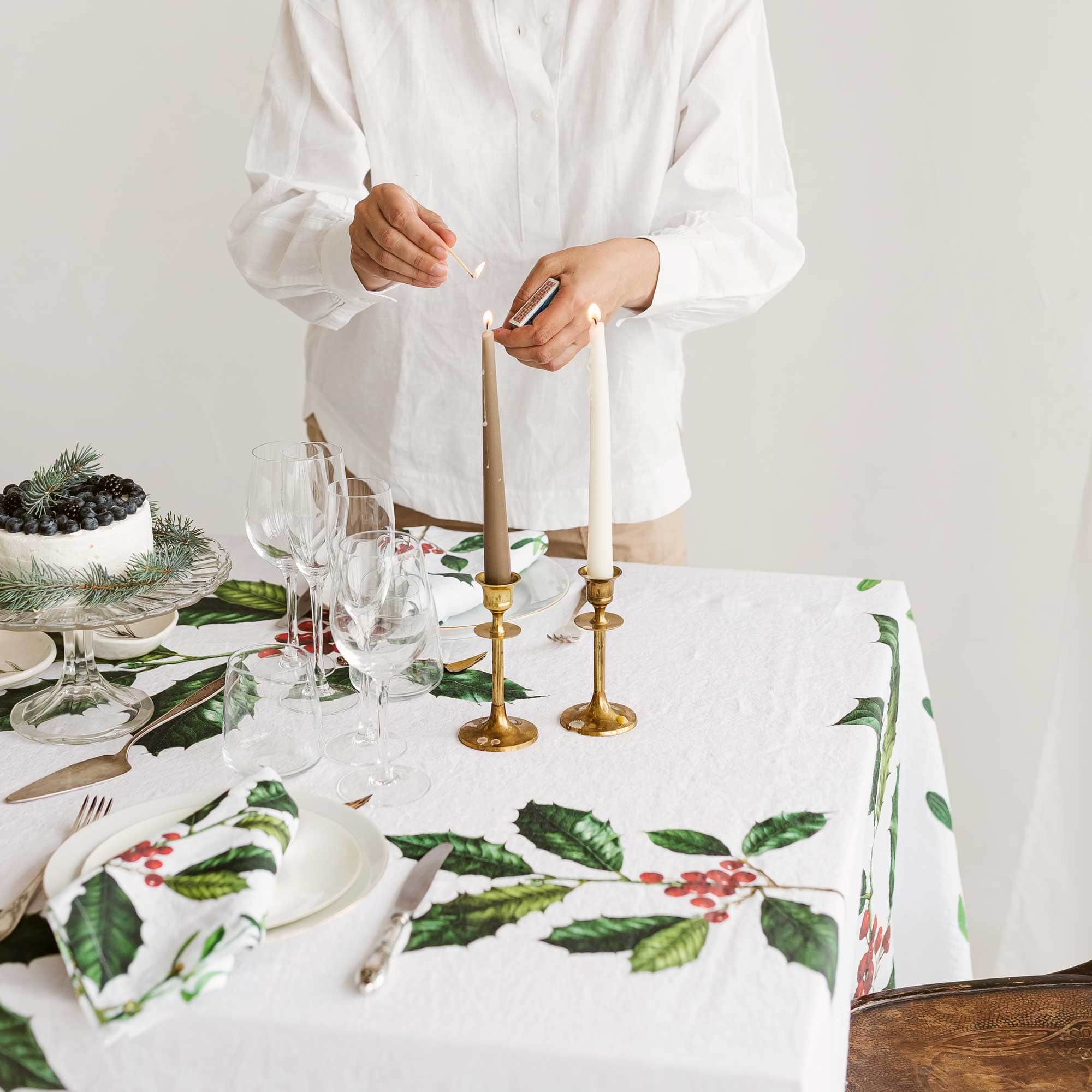 Linen tablecloth HOLLY & MISTLETOE White