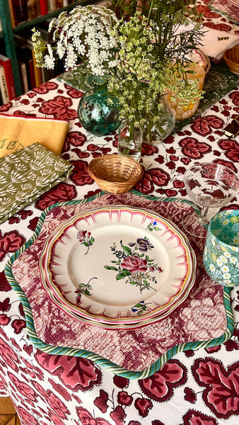 ’The Figue Leaf’ Tablecloth - Burgundy - White Cotton