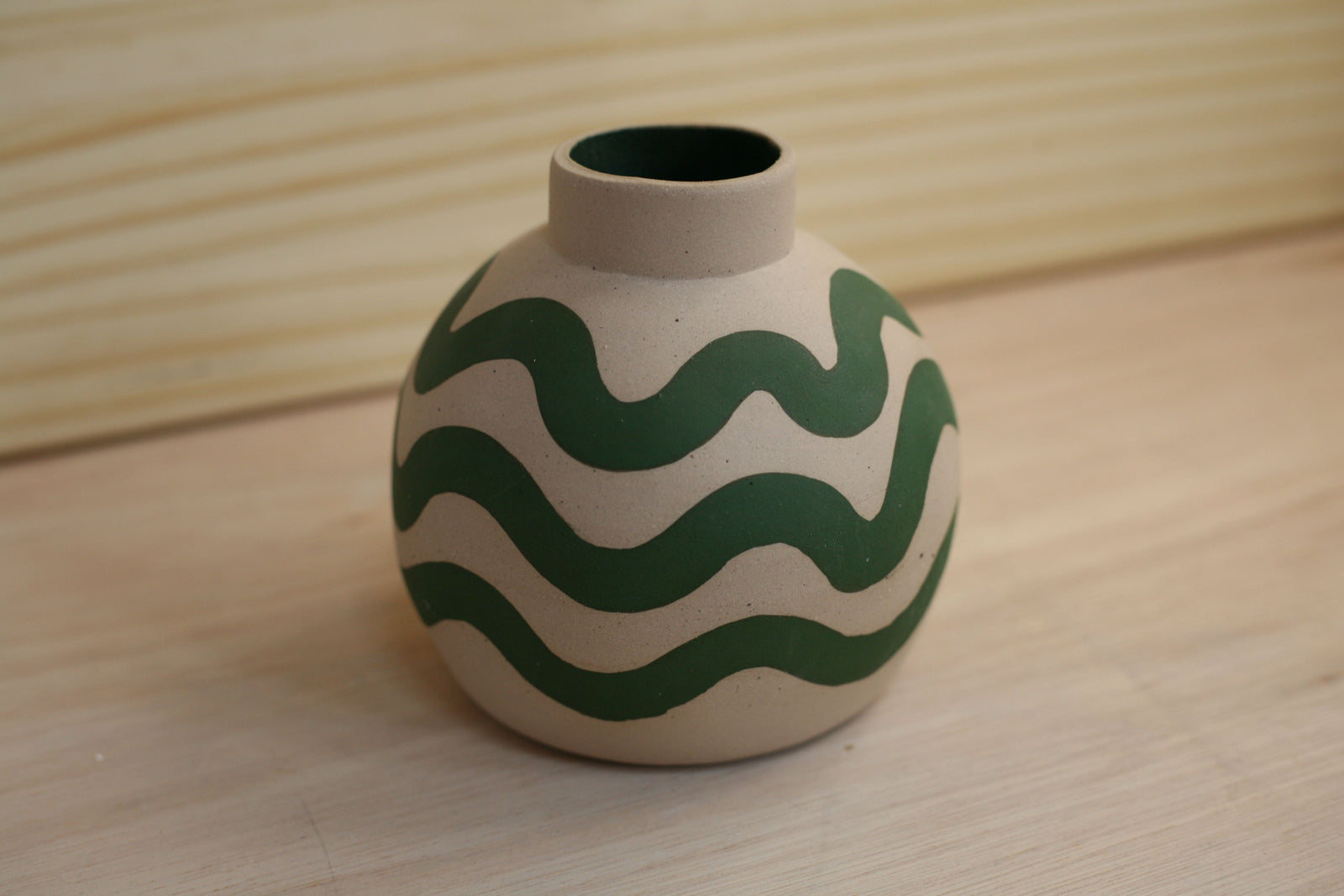 Round Vase in Wave