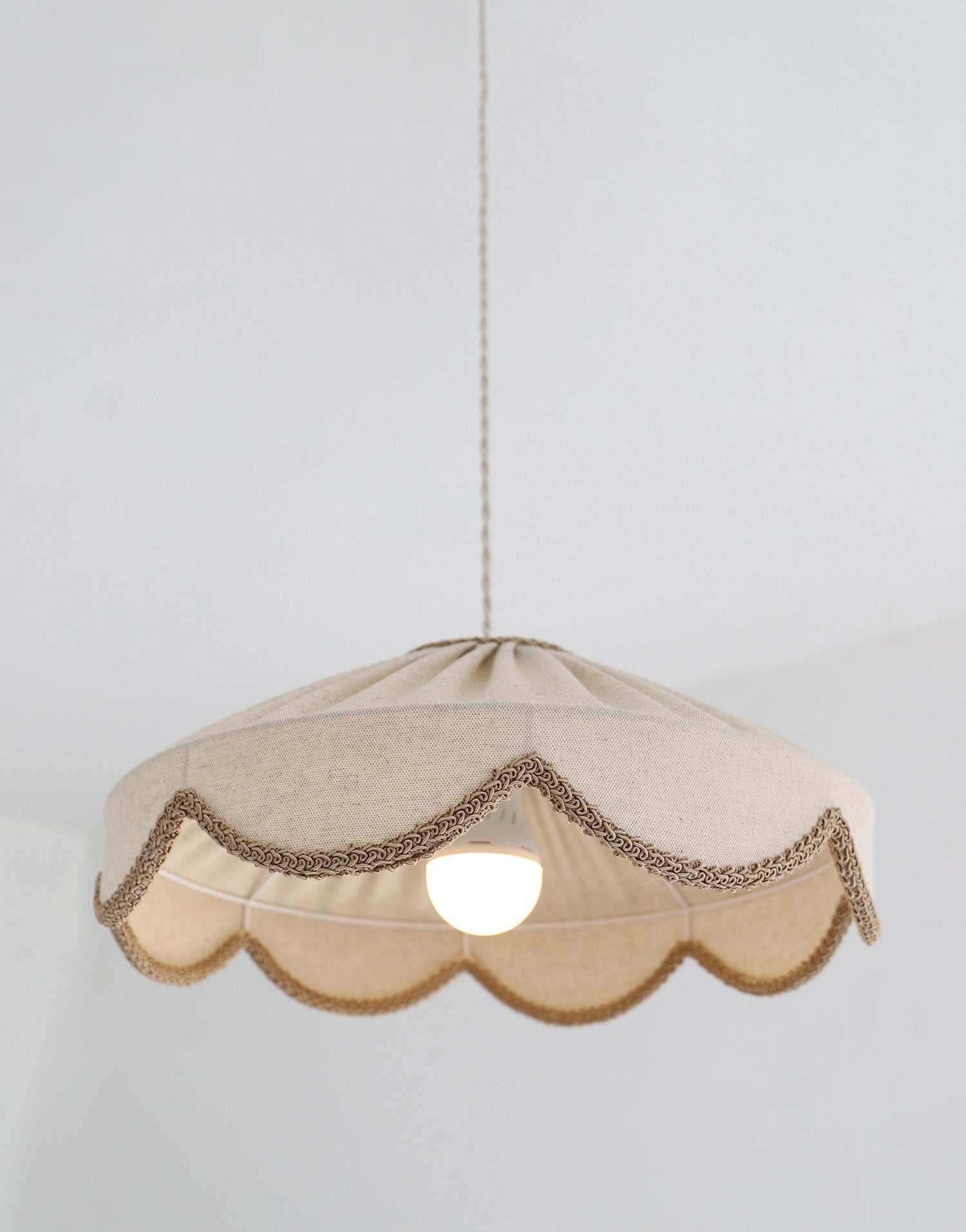 Floral-Shaped Pendant Light Solid Cosette “Classic”