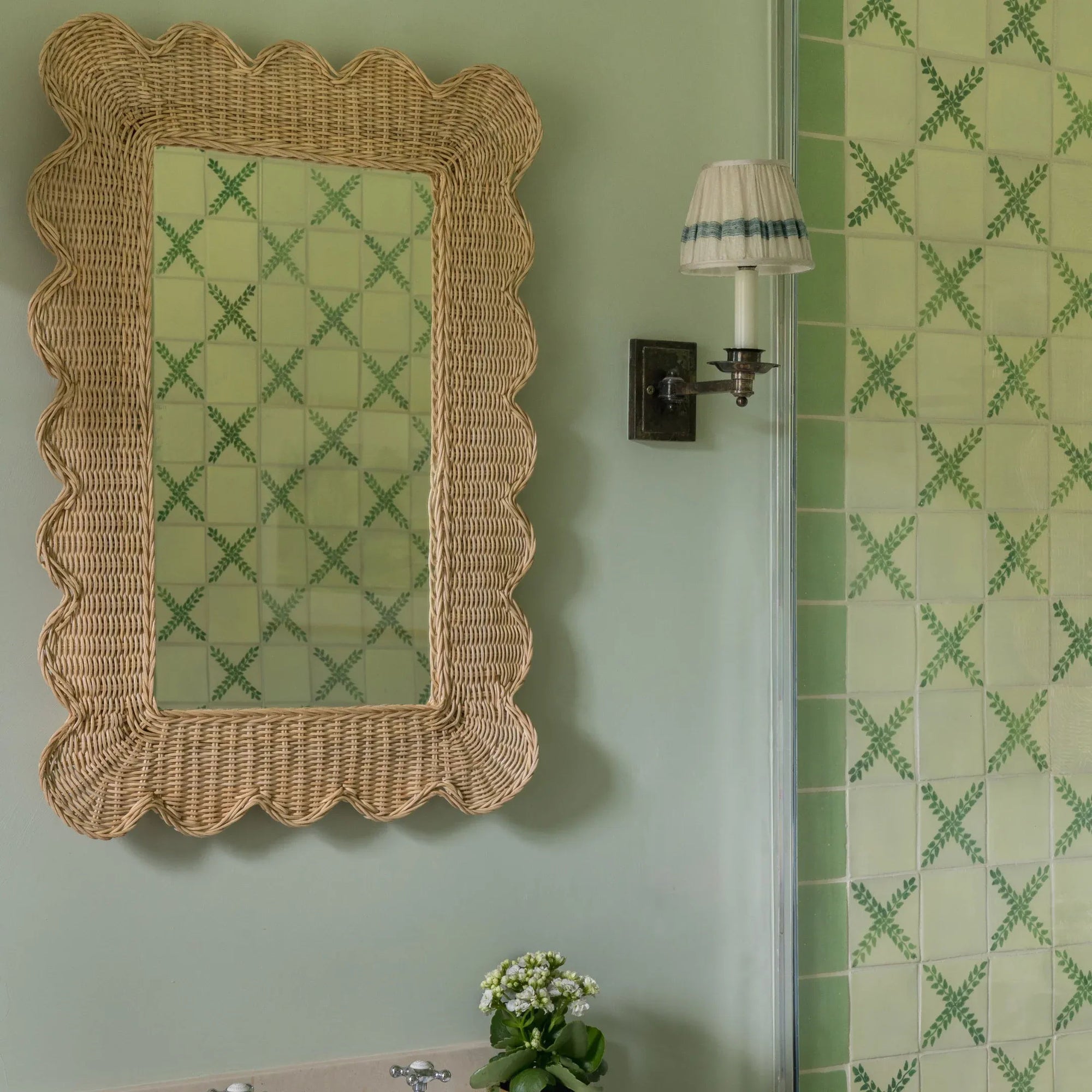 Mimi Scalloped Mirror Natural (Large)