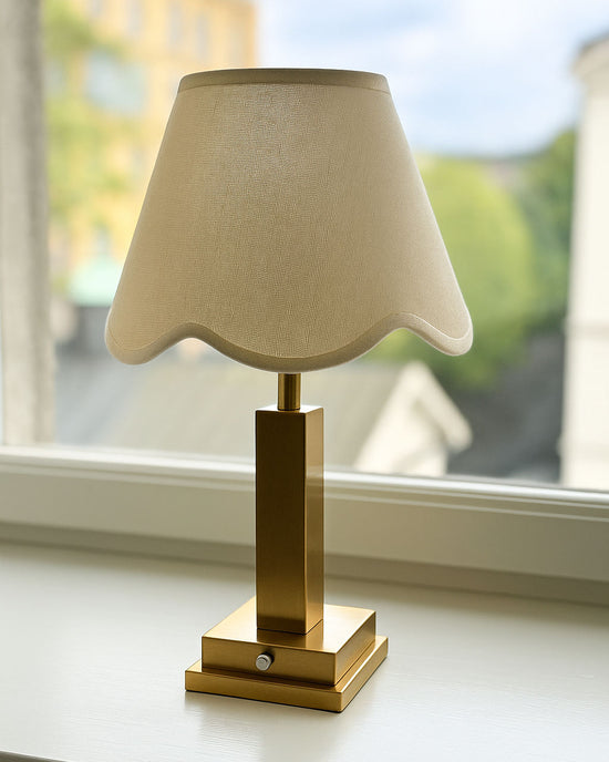 Athena Slim Rechargeable Table Lamp (White Scallop)