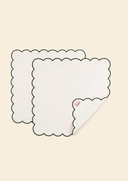 The White and Forest Green Linen Scalloped Napkins (Set of 2)