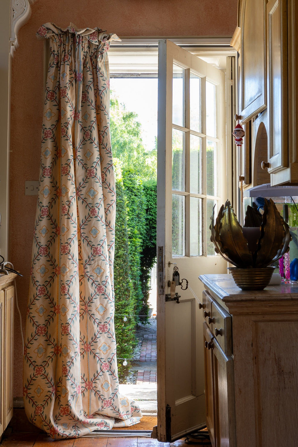 Home Collection - Winnie's Arbour Large Scale Light Fabric