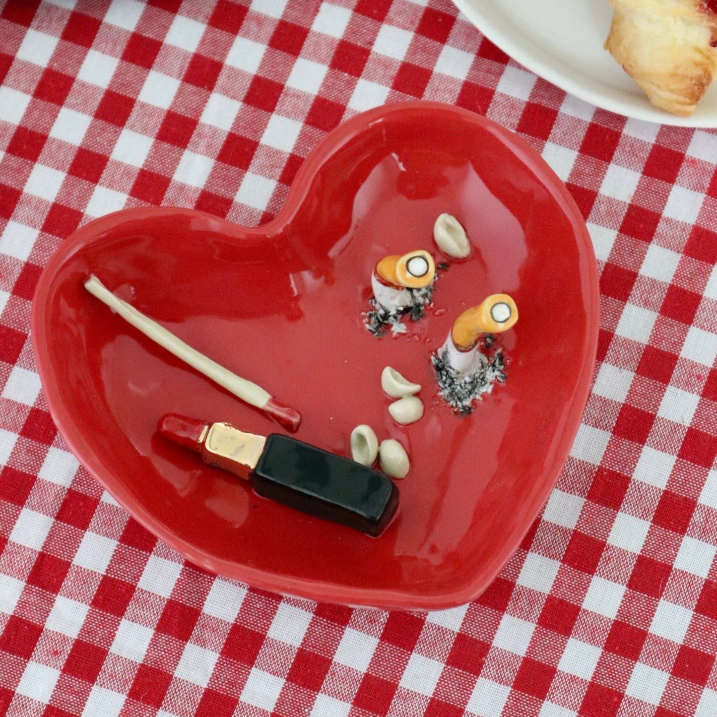 Rounded Lipstick Heart Ashtray