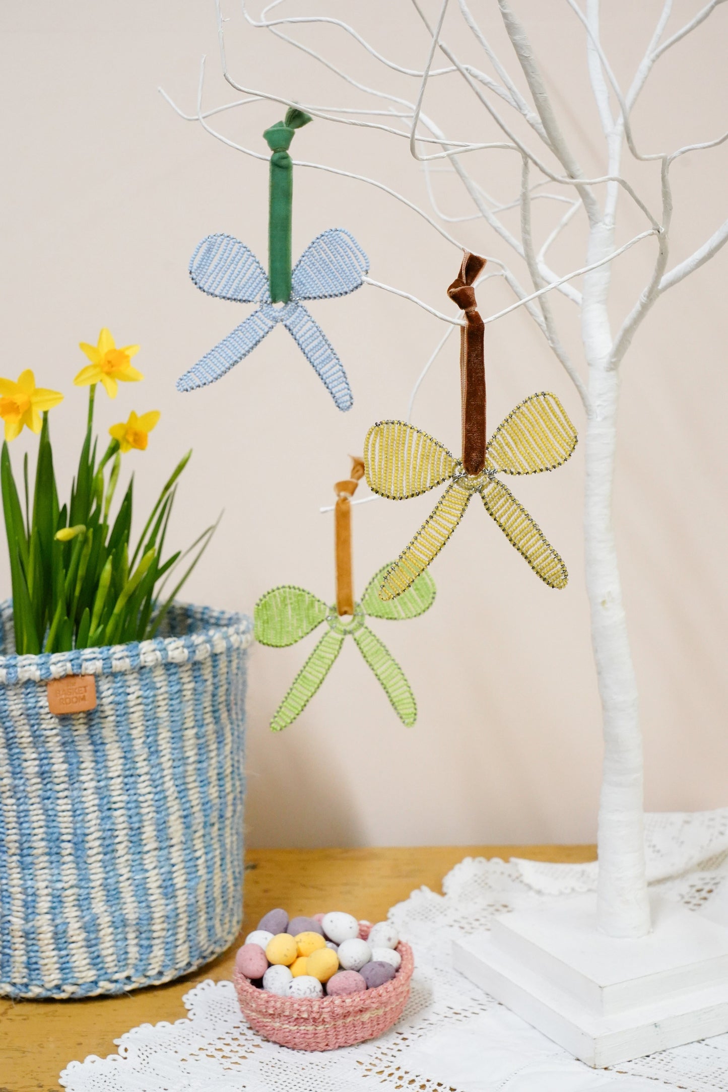 JINSI: Green Hand-beaded Pastel Bow-Shaped Decoration