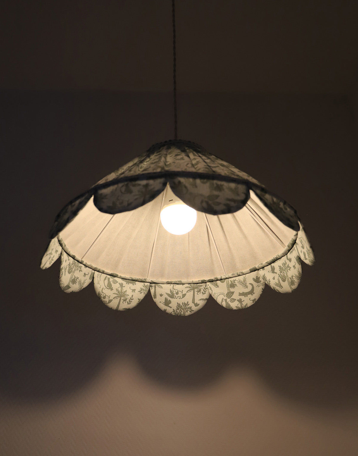 Conical Pendant Light With Petal Finish Mika “Savanne”