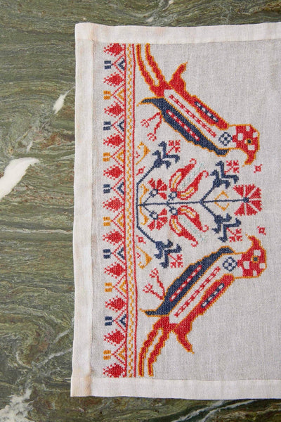 Peristeriá Vintage Table Runner