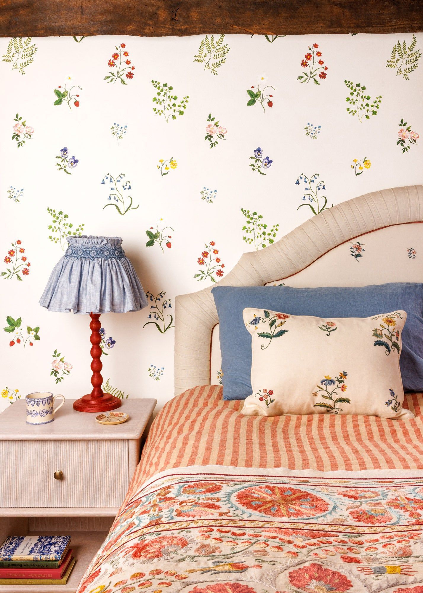 Herbarium Wildflower Wallpaper - Ivory