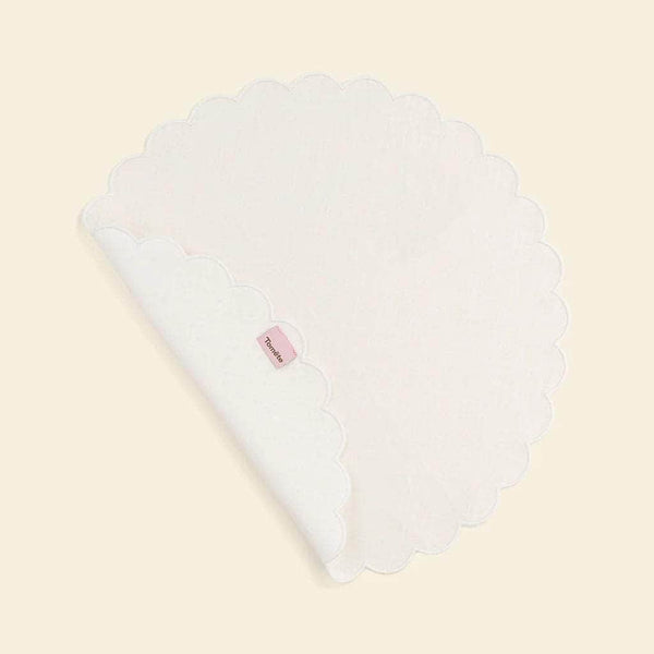 The White Linen Scalloped Round Placemats (Set of 2)