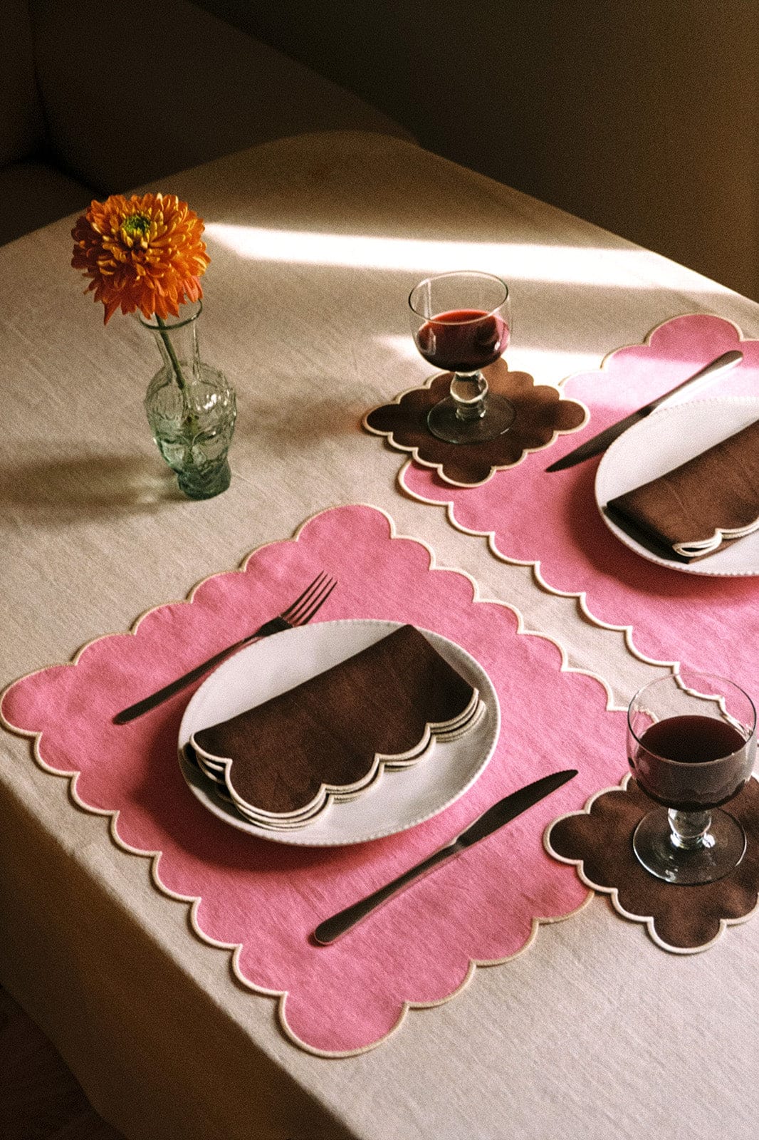 Zero-Waste Scalloped Linen Placemats Bubblegum Pink - Set of 2