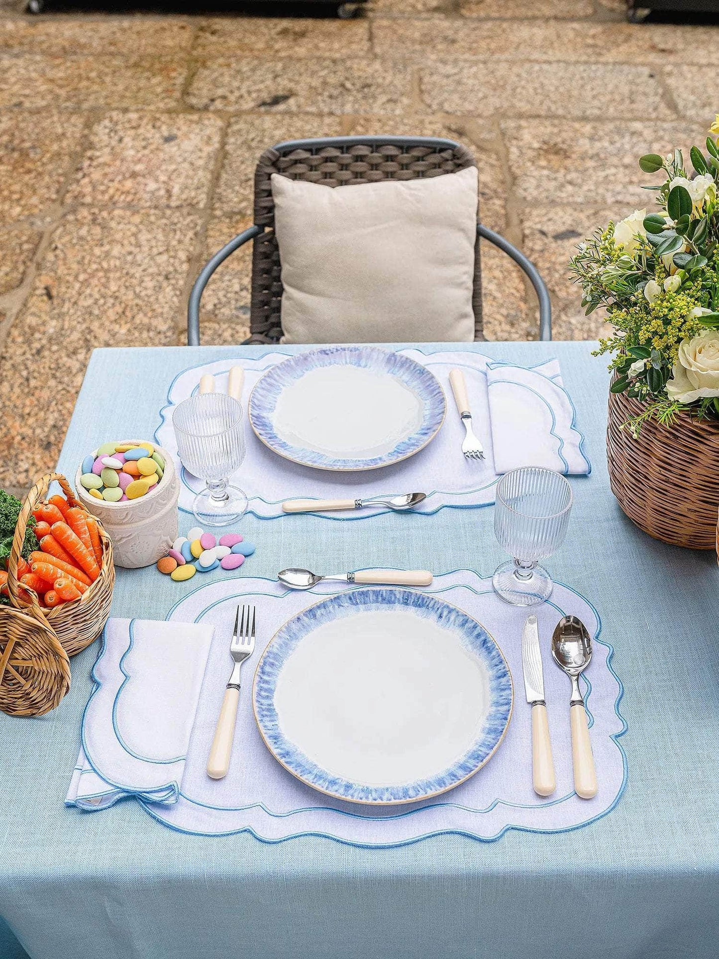 Clou Placemat, Blue with White