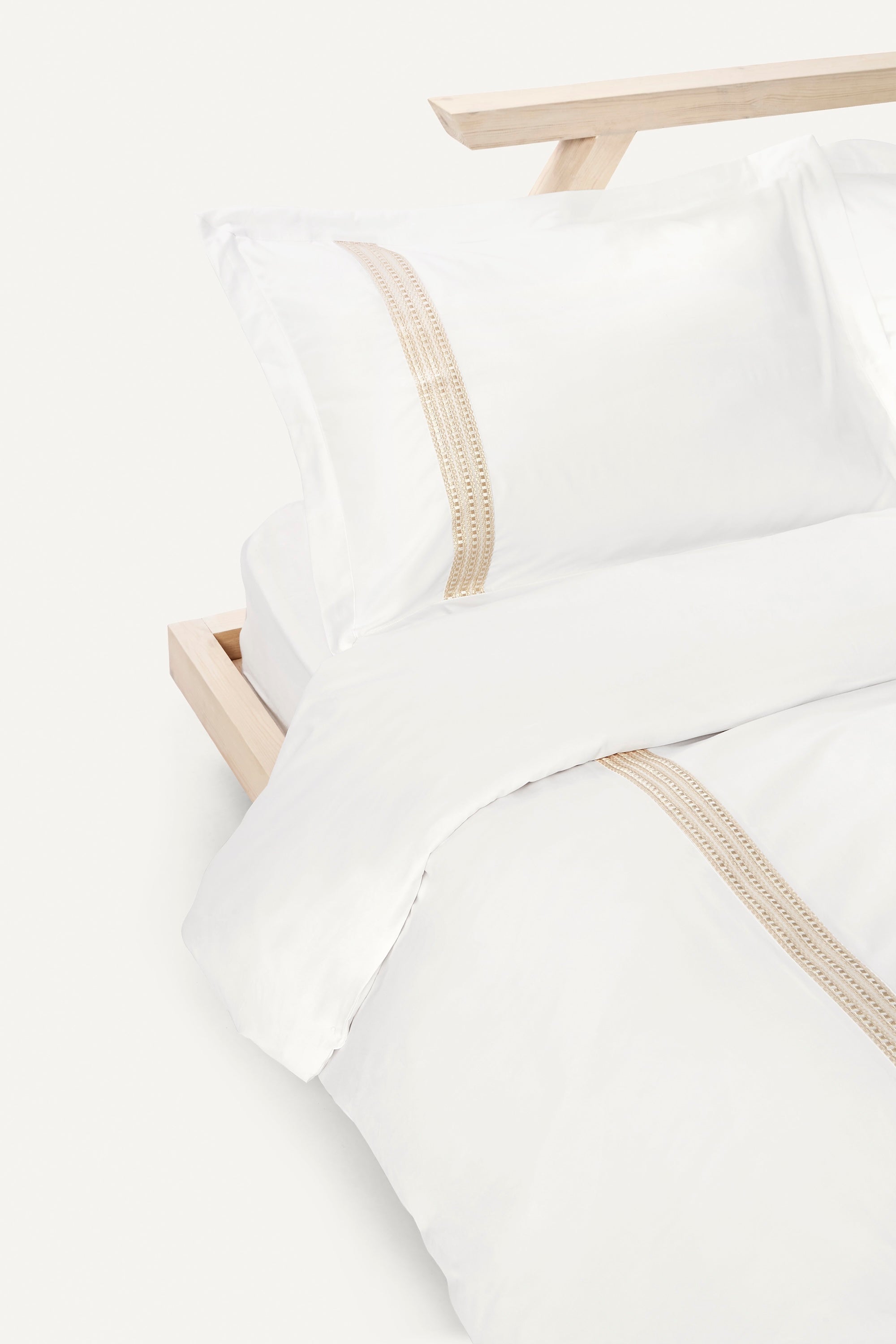 Raha Embroidered Duvet Cover - Classic White & Gold