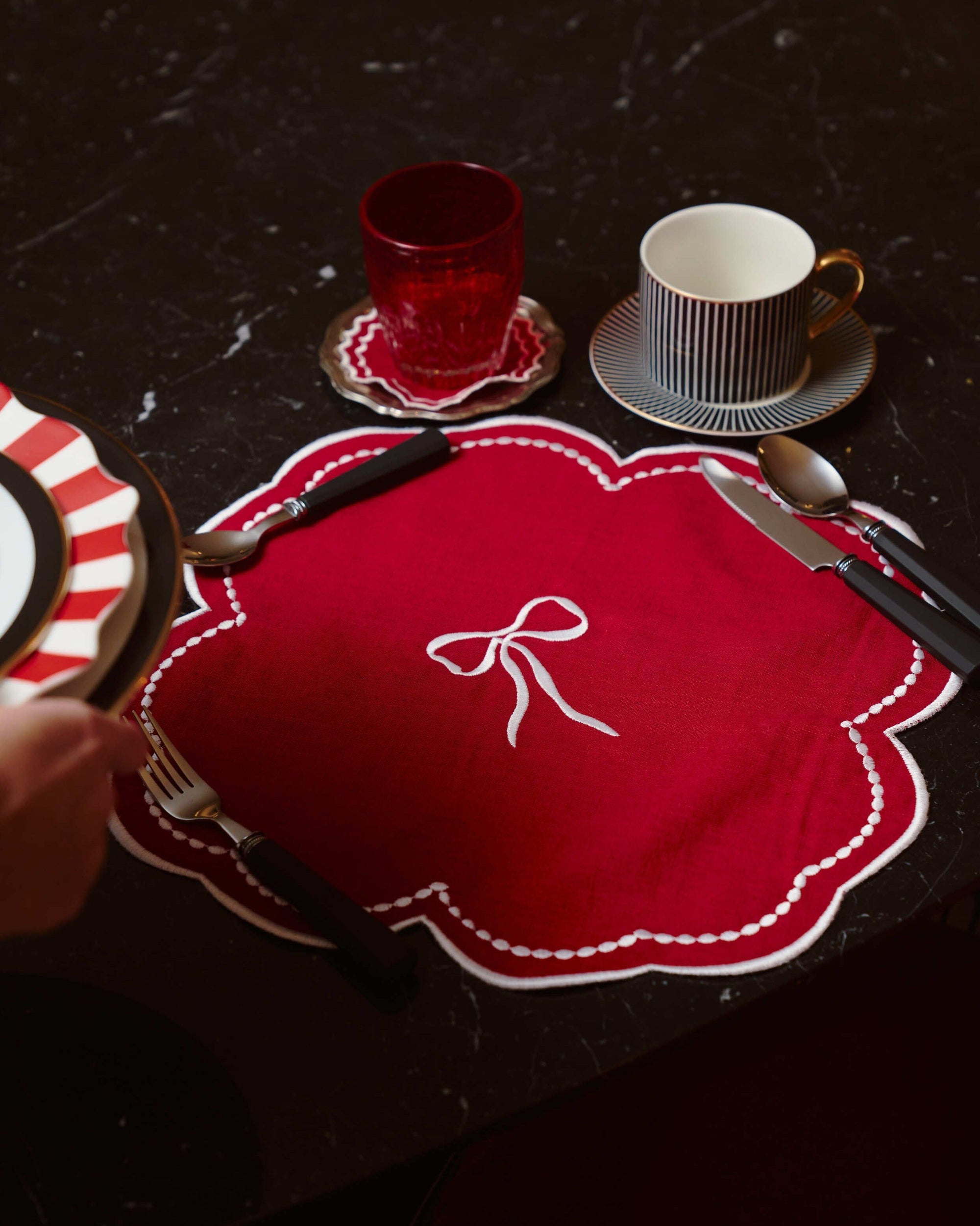 Mimosa Placemat, Red with White