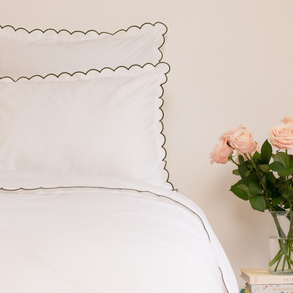 The Scalloped Pillowcases in White & Forest Green Cotton Percale (Set of 2)