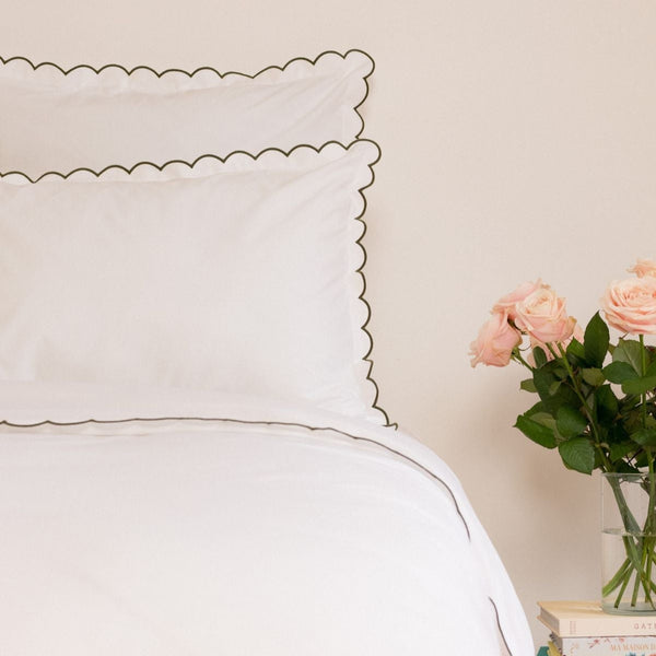 The Scalloped Pillowcases in White & Forest Green Cotton Percale (Set of 2)