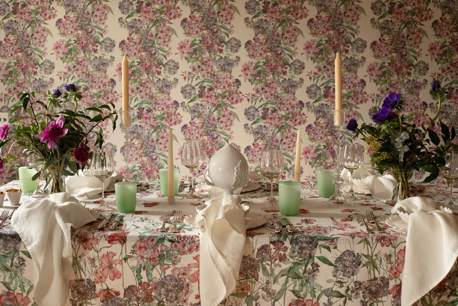 English Cutting Garden Linen Table Cloth