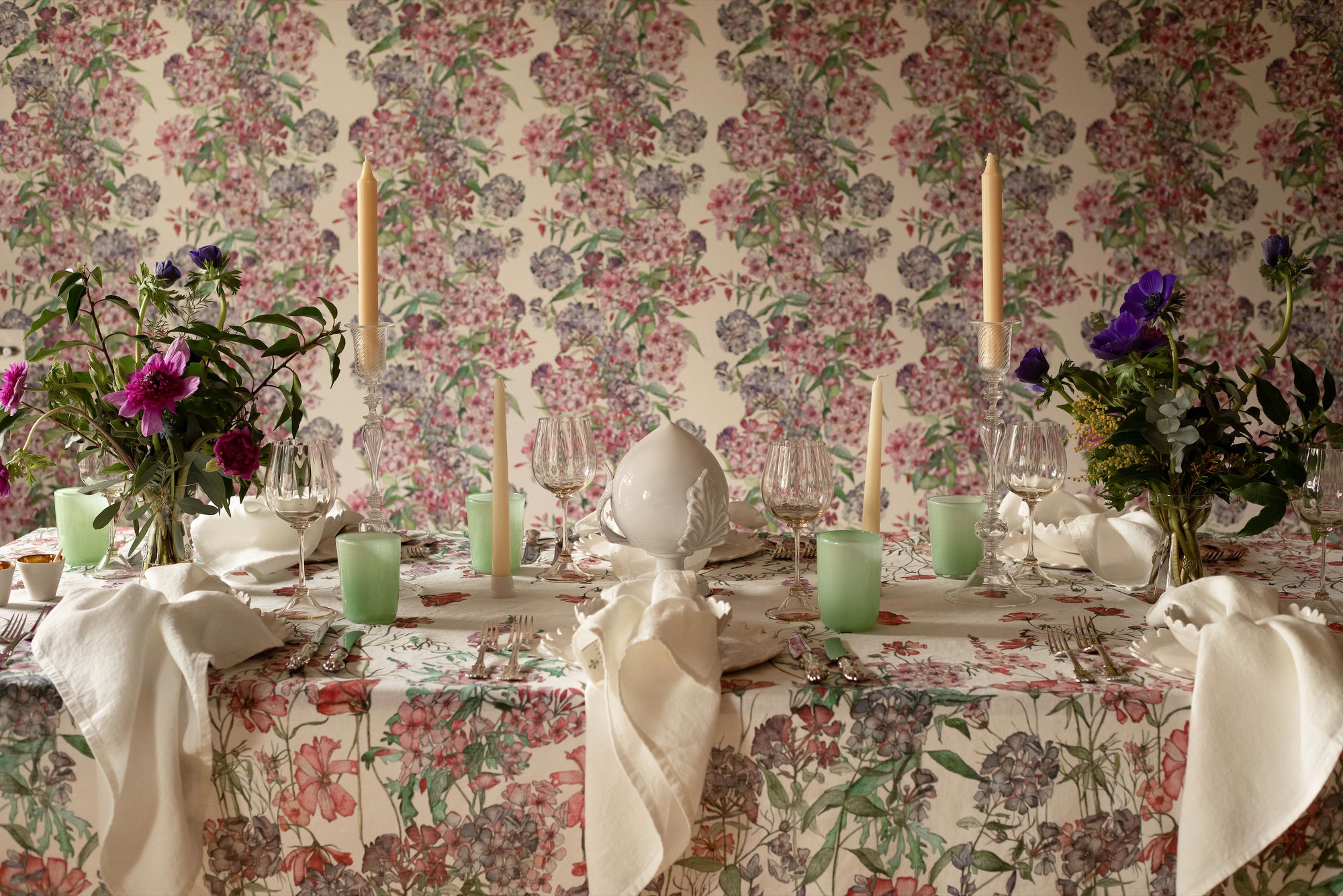 English Cutting Garden Linen Table Cloth