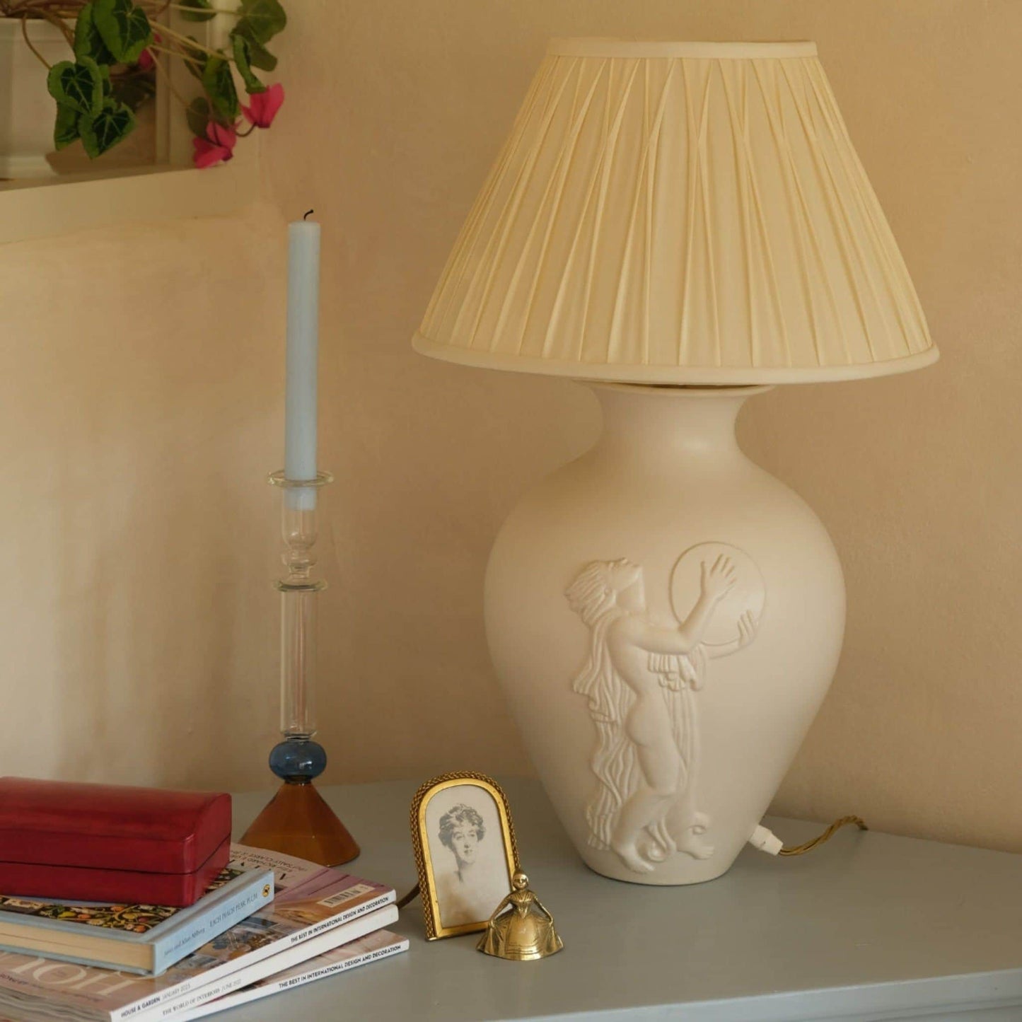 Roman Figure Ceramic Table Lamp