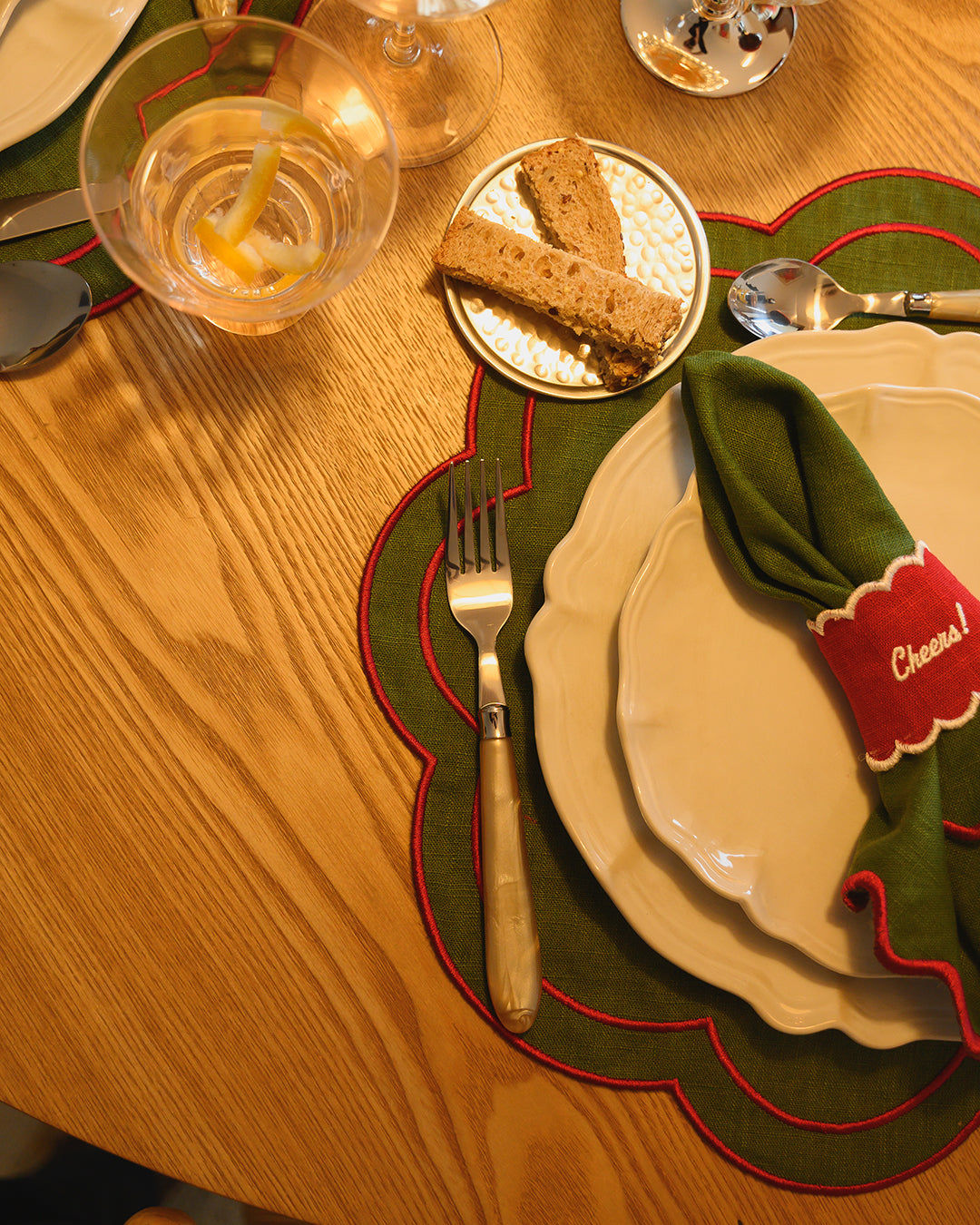 Dahlia Placemat, Green with Bordeaux