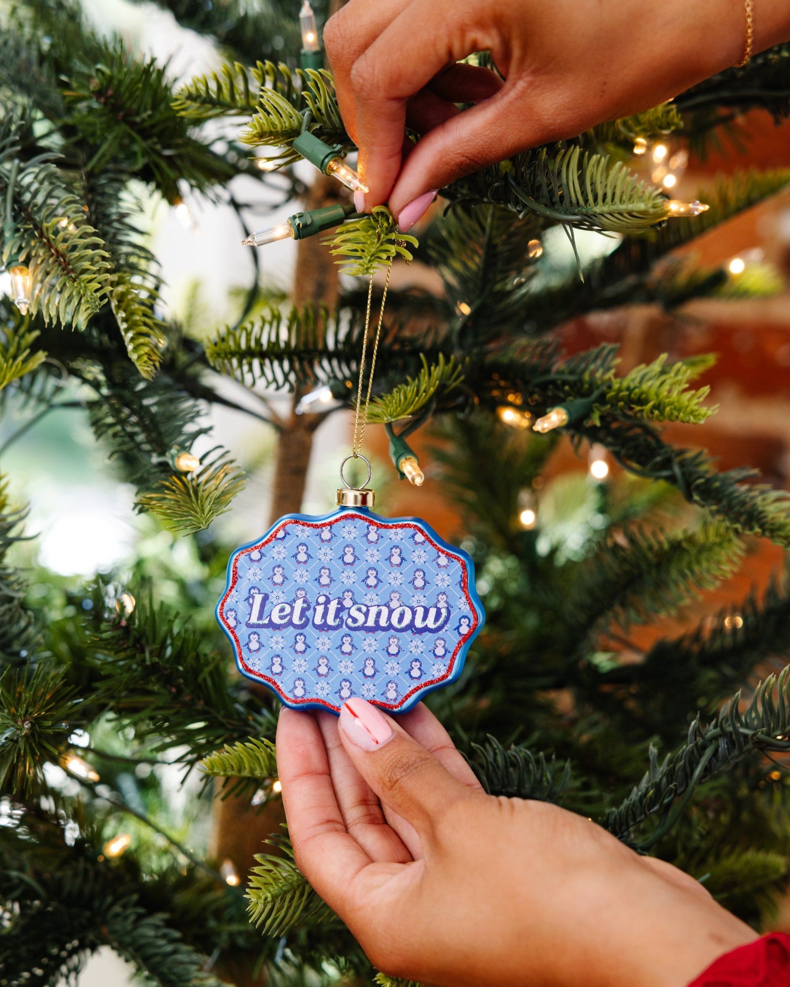 Scallop Ornament - Let It Snow