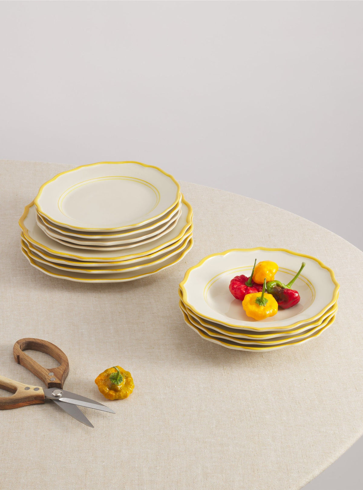 Giovanna 12 Piece Set with Pasta Bowl