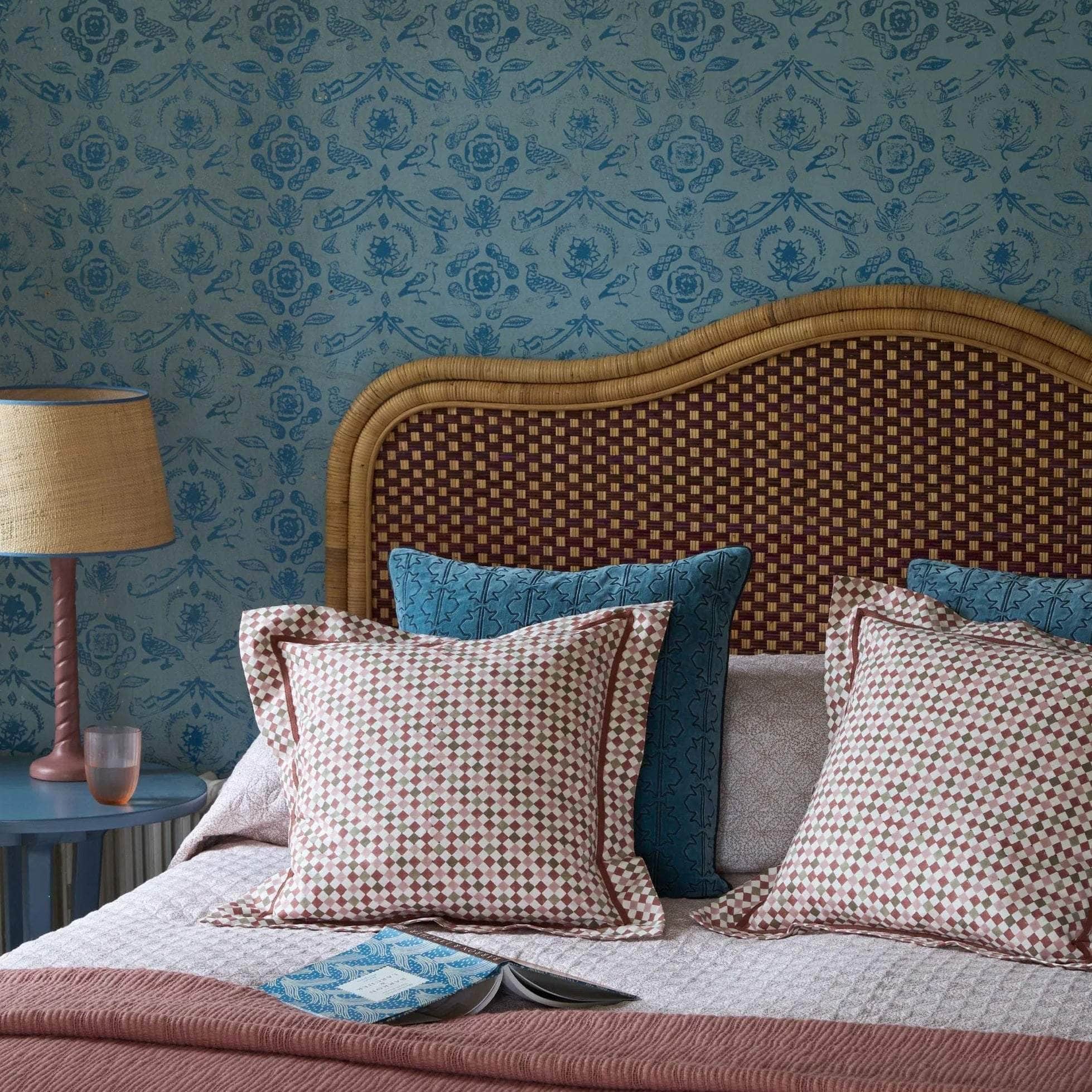 Small Twisted Wooden Table Lamp - Pink