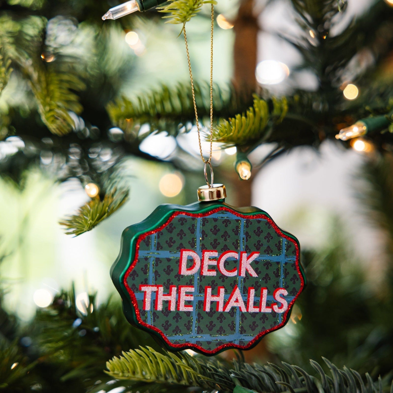 Scallop Ornament - Deck the Halls