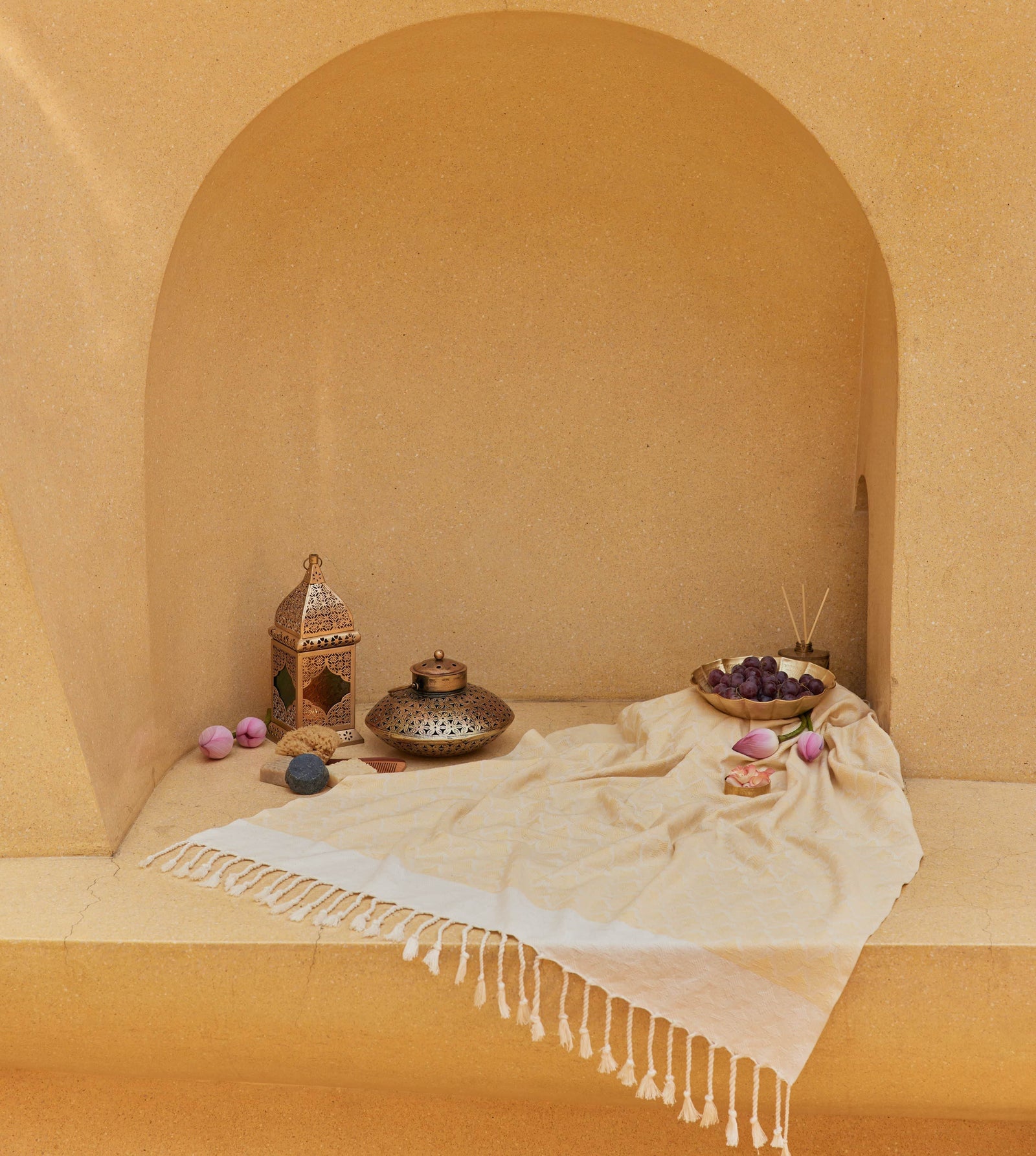 Mute Eloquence Pure Cotton Bath Towel (Peshtemal) In Pale Yellow