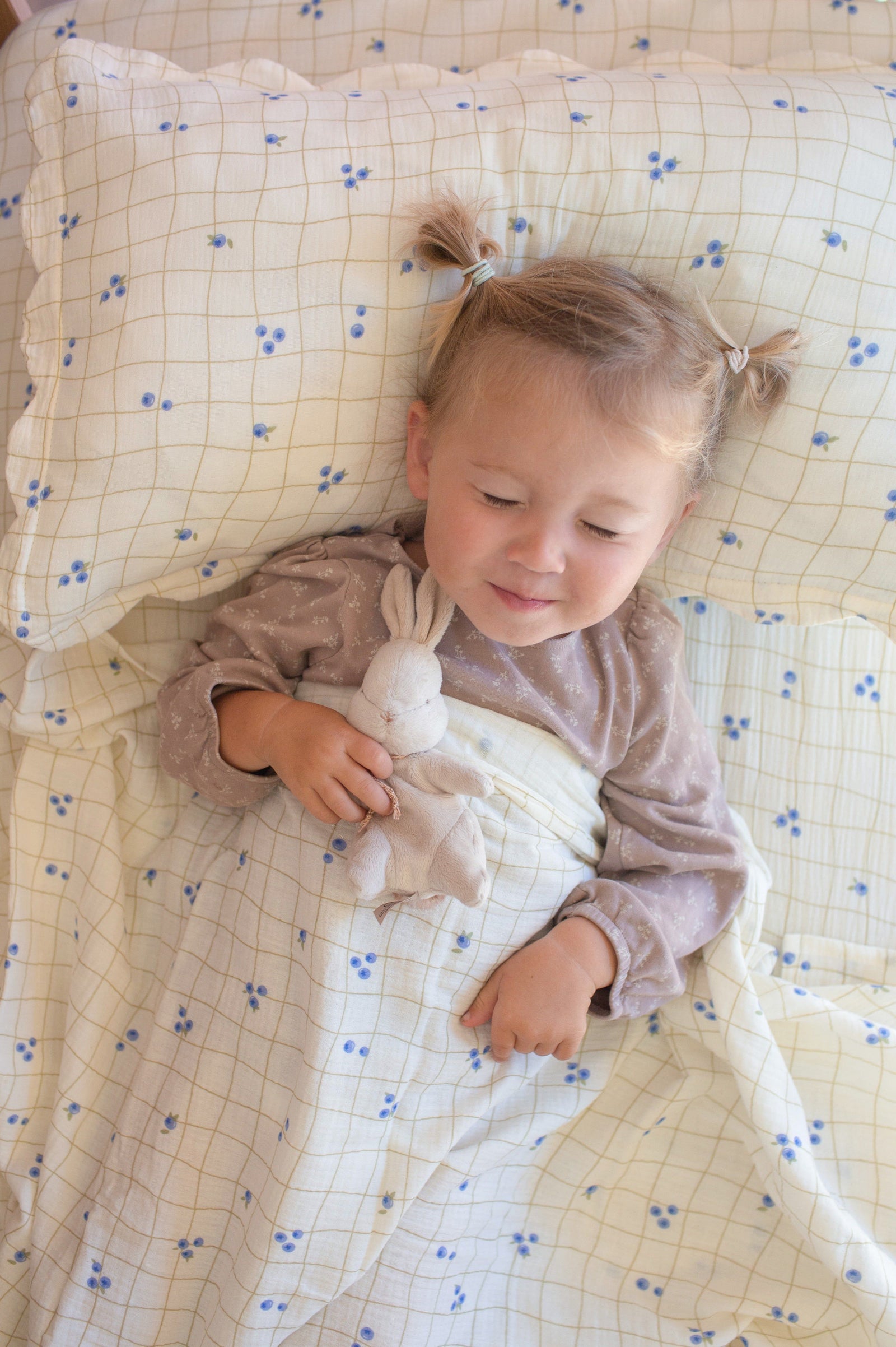 Soft Crib Sheet – Blueberries