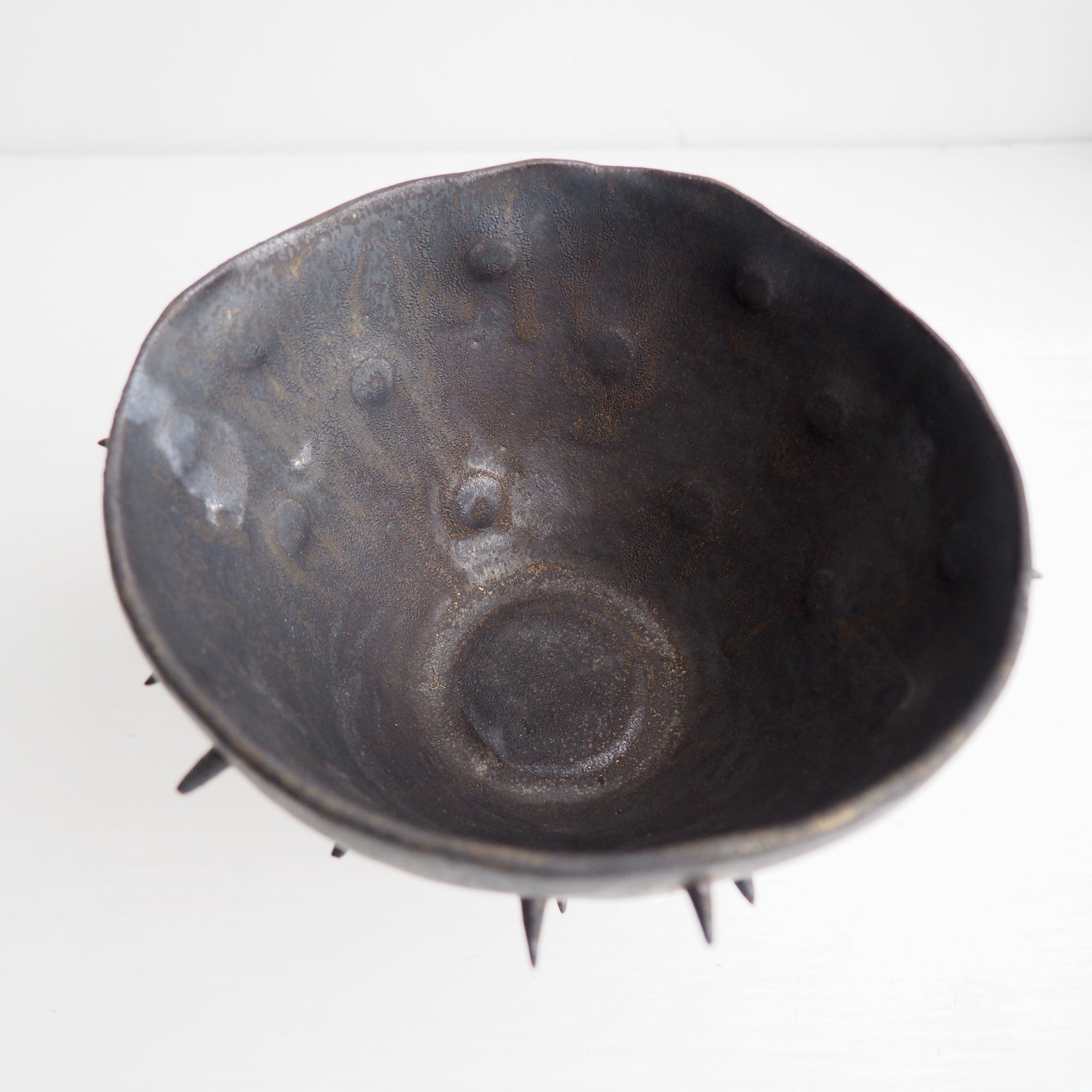 Handmade Metallic Black Gold Ceramic Tripod Spiky Planter