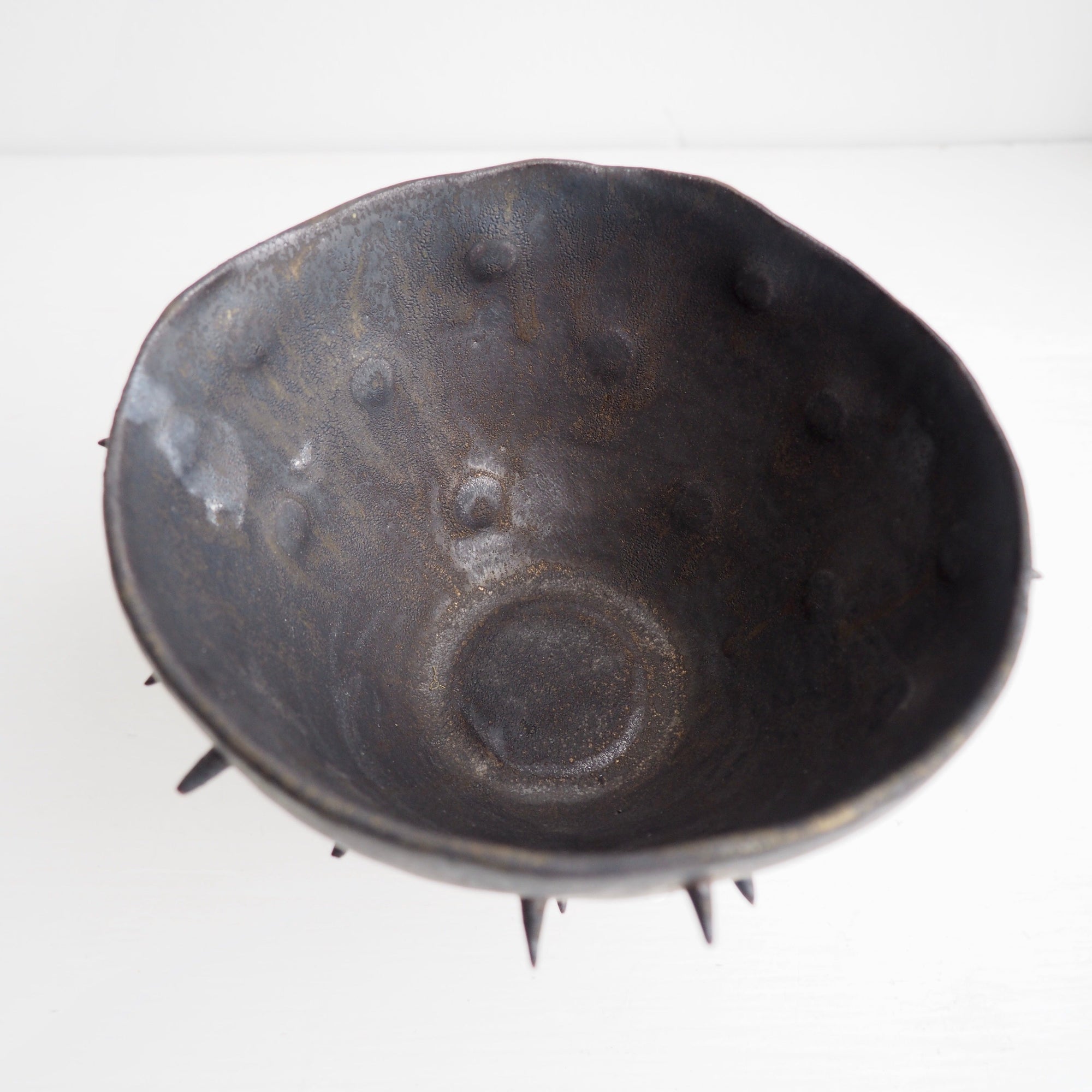 Handmade Metallic Black Gold Ceramic Tripod Spiky Planter