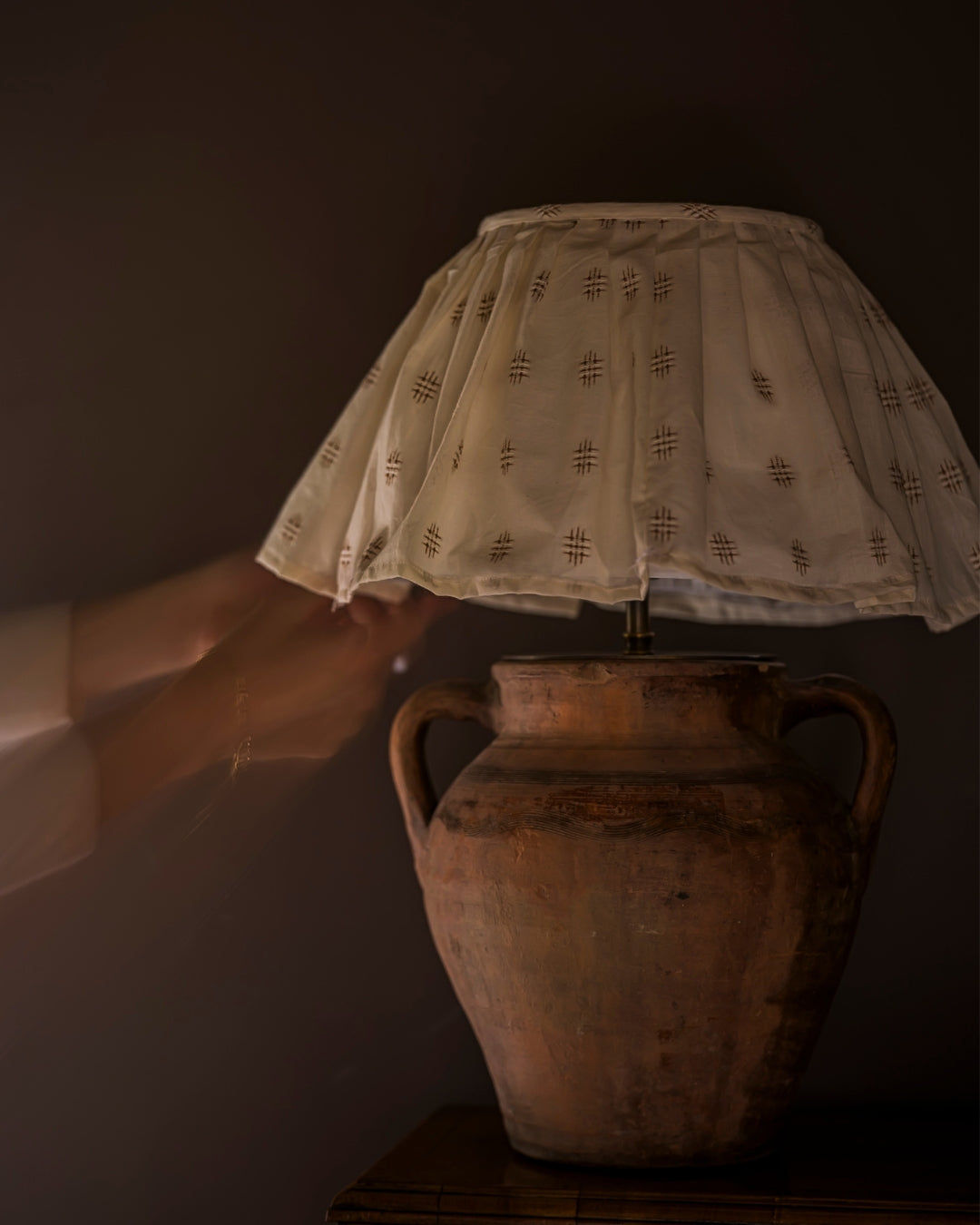 The Embroidered Loose Pleat in Chestnut