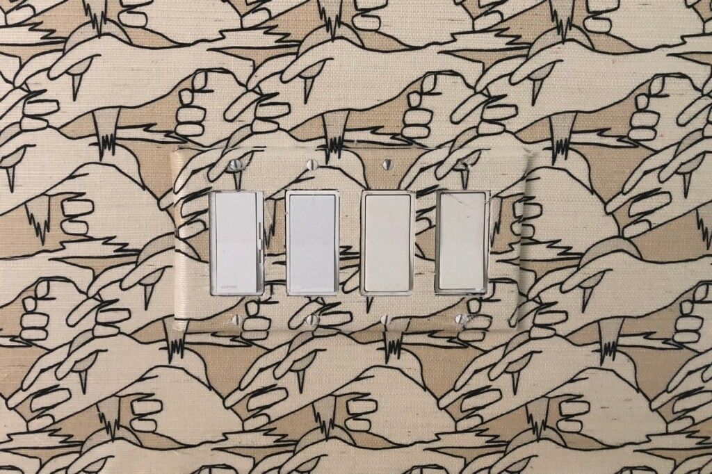 Bird in Hand Wallpaper